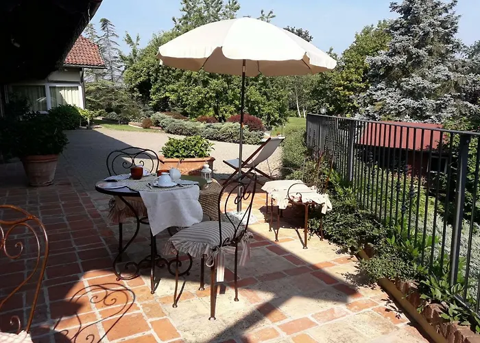 Tenuta Degli Angeli Rossi Bed & Breakfast Asti